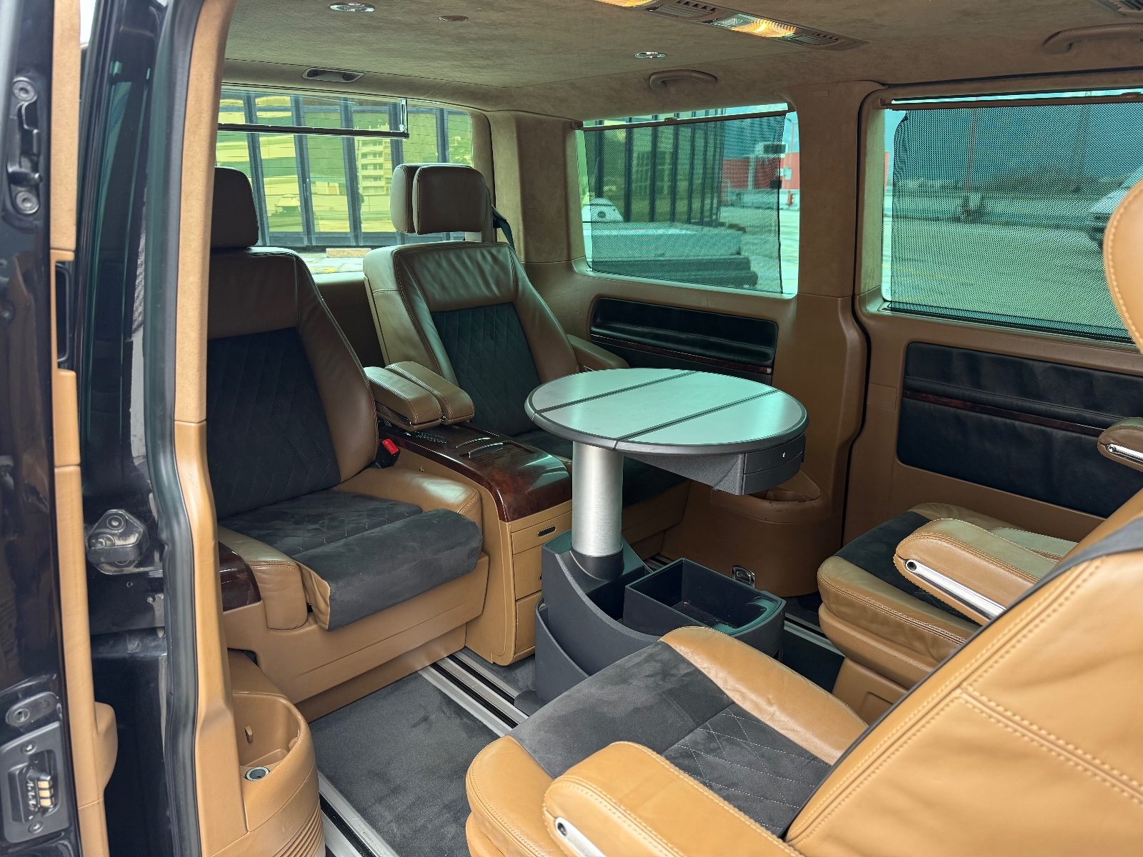 Volkswagen Multivan BUSSINES CLASS VIP